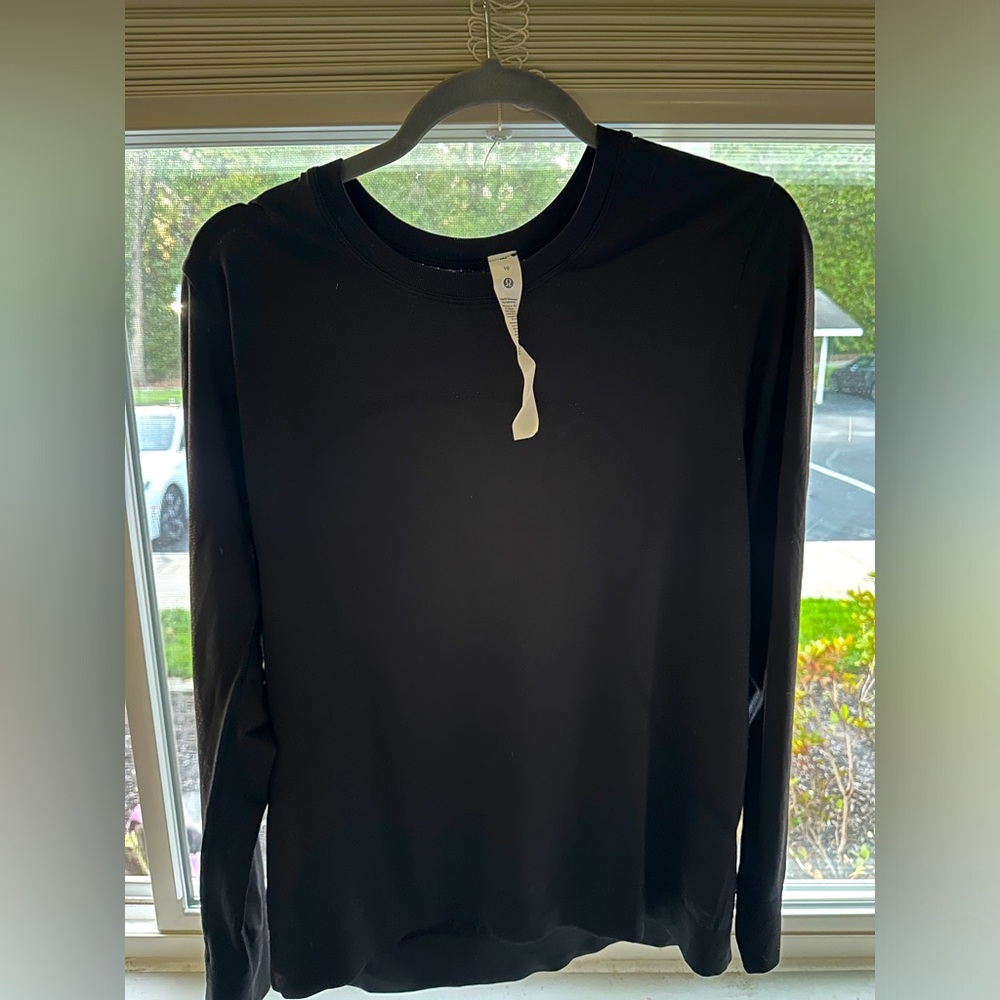 Black lululemon long sleeve shirt 2.0 hip length